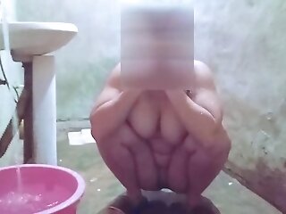 amateur milf-bathroom-boobs-booty shake-busty-xxx